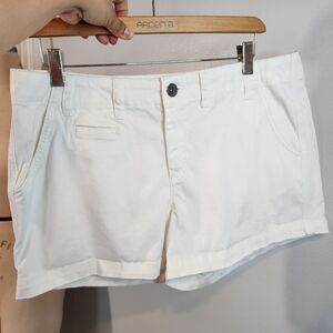 Elle Women's White Shorts. Size 14.